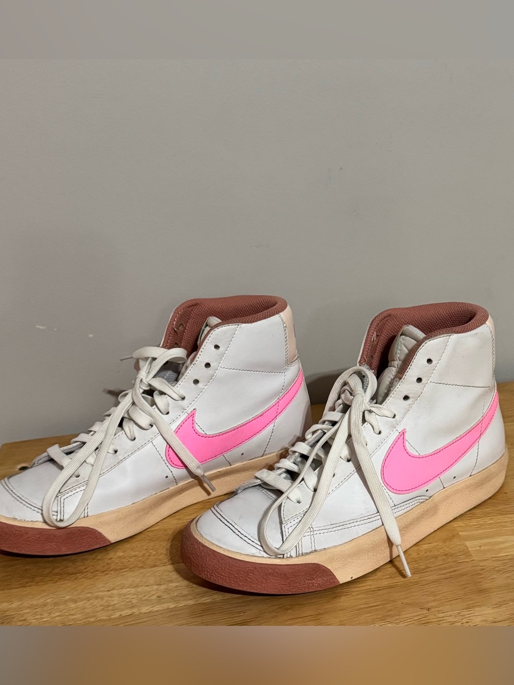 Nike Blazer Mid 77 GS White Pink Spell Neapolitan Sneaker Size 6Y Women 7.5